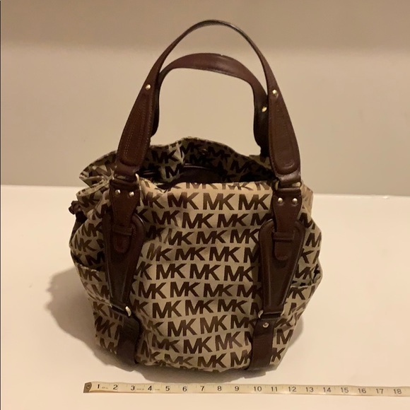 Large signature print Michael Kors bag...AUTHENTIC - Picture 2 of 7